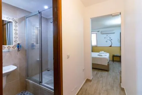 Economy Garden Floor Room