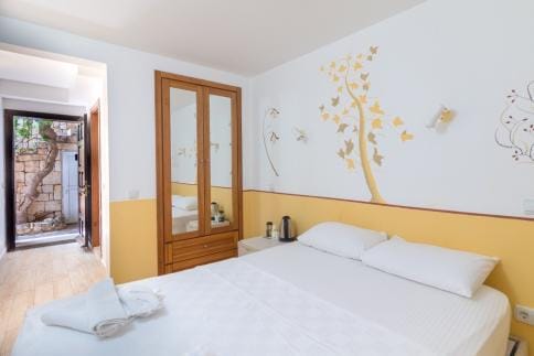 Economy Garden Floor Room