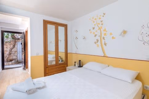 Economy Garden Floor Room