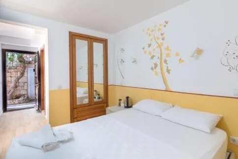 Economy Garden Floor Room