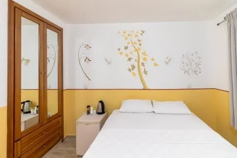 Economy Garden Floor Room