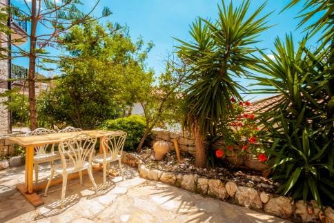 Standard Garden Floor Room