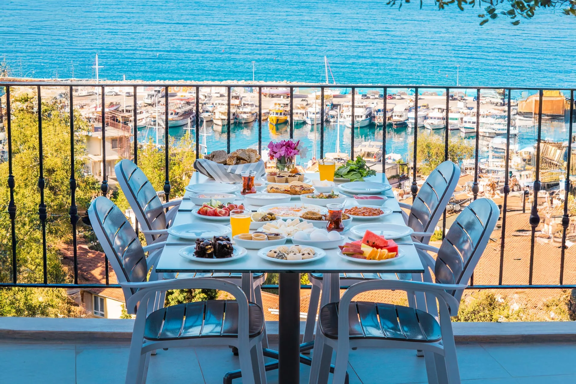 Whichever Month You Choose: Luna Kaş