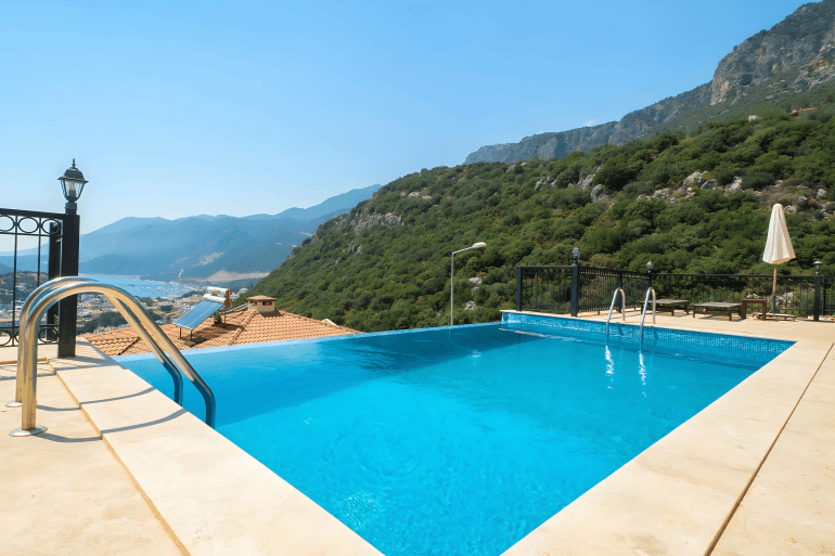 Luxury Penthouse Holiday Home with Sea View