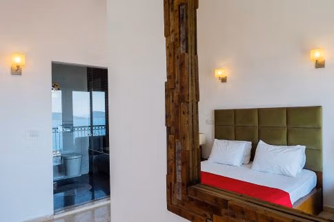 Luxury Penthouse Holiday Home with Sea View