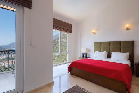 Luxury Penthouse Holiday Home with Sea View