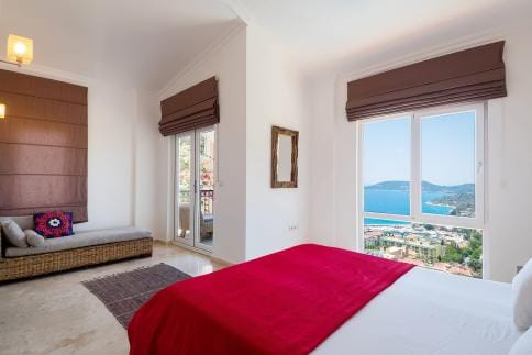 Luxury Penthouse Holiday Home with Sea View