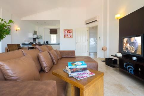 Luxury Penthouse Holiday Home with Sea View
