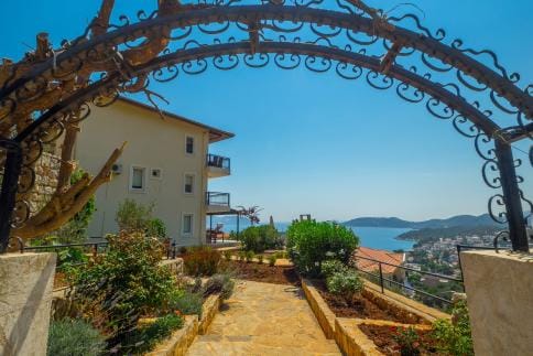 Luxury Penthouse Holiday Home with Sea View