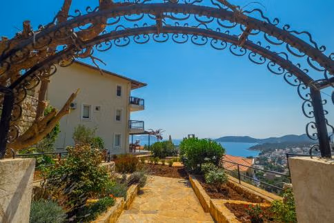 Luxury Penthouse Holiday Home with Sea View