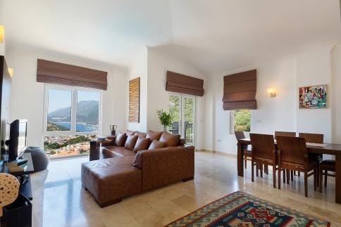 Luxury Penthouse Holiday Home with Sea View