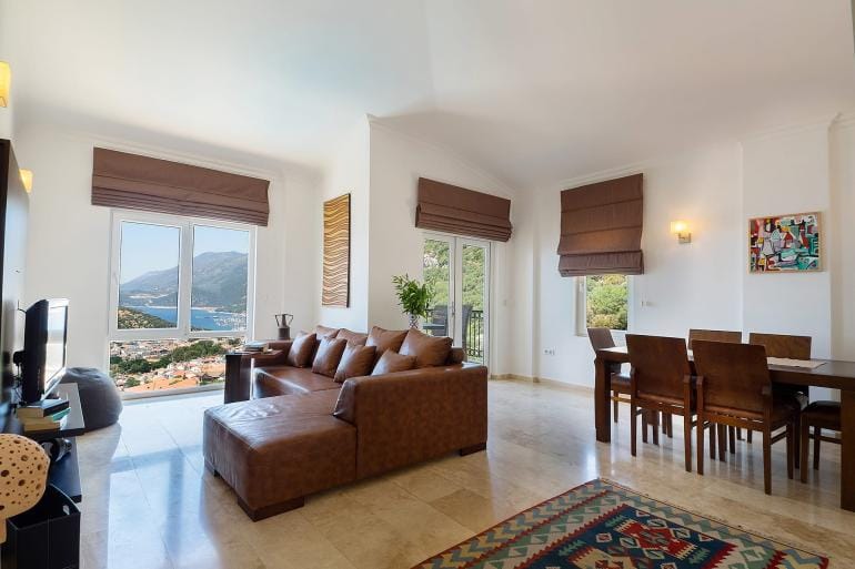 Luxury Penthouse Holiday Home with Sea View