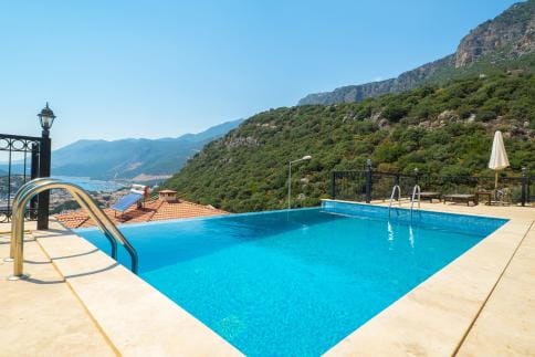 Luxury Penthouse Holiday Home with Sea View