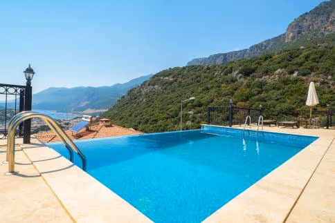 Luxury Penthouse Holiday Home with Sea View
