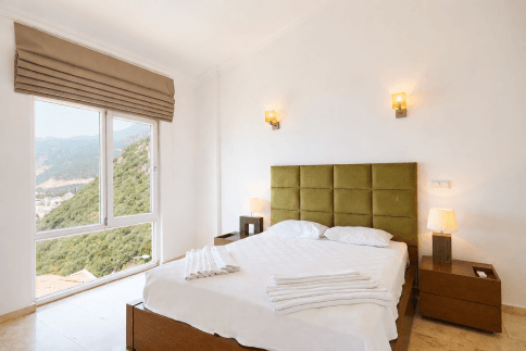 Luxury Penthouse Holiday Home with Sea View