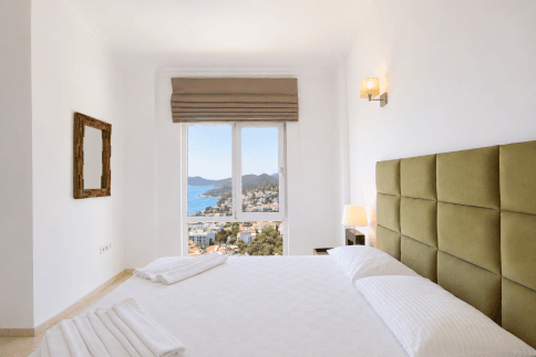 Luxury Penthouse Holiday Home with Sea View