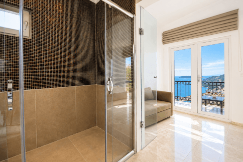 Luxury Penthouse Holiday Home with Sea View