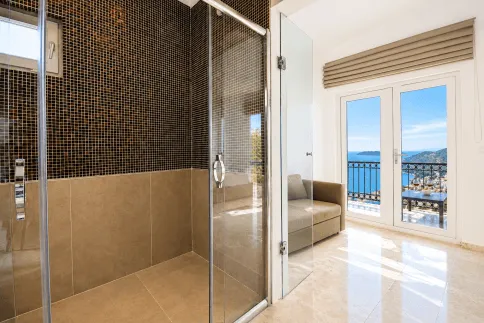 Luxury Penthouse Holiday Home with Sea View