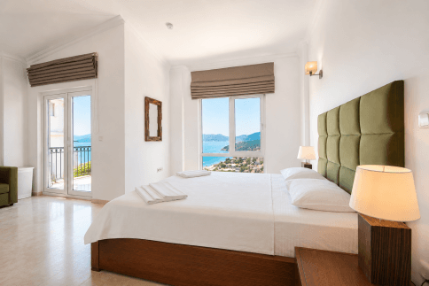 Luxury Penthouse Holiday Home with Sea View