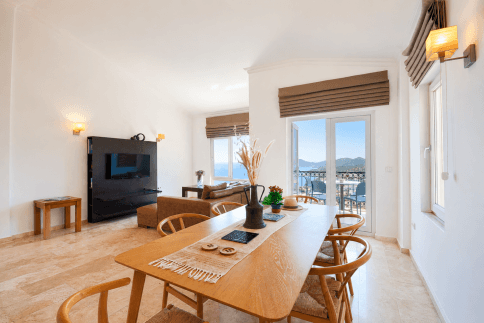 Luxury Penthouse Holiday Home with Sea View