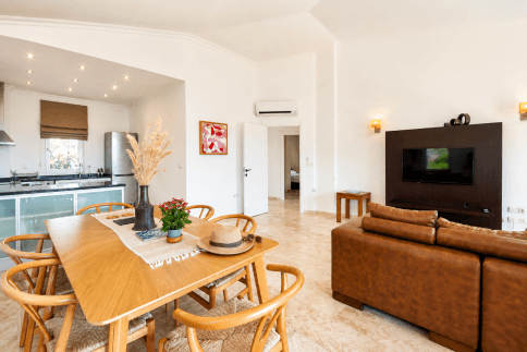 Luxury Penthouse Holiday Home with Sea View