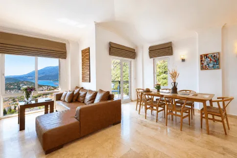 Luxury Penthouse Holiday Home with Sea View