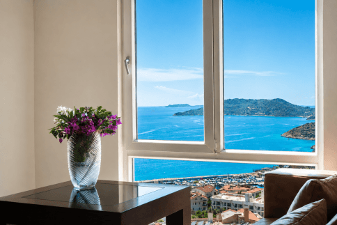 Luxury Penthouse Holiday Home with Sea View